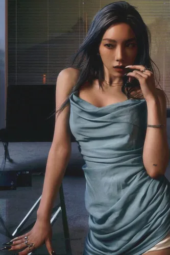 Miniatura 6 de TAEYEON INVU 3er álbum de cinta limitada versión cinta+folleto de 16p+seguimiento Kpop sellado