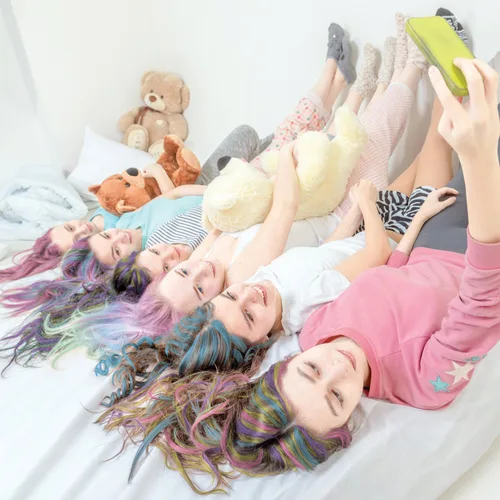 Miniatura 6 de Set de peine de tiza para el cabello temporal de 10 colores brillantes - Regalos de cumpleaños para niñas de 8, 9, 10, 11, 12 años, disfraces
