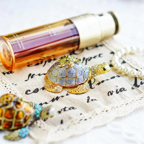 Miniatura 7 de YU FENG Figuras de tortugas marinas coleccionables con bisutería, cajas de joyería con bisagras pintadas a mano esmaltadas de tortuga para mujeres