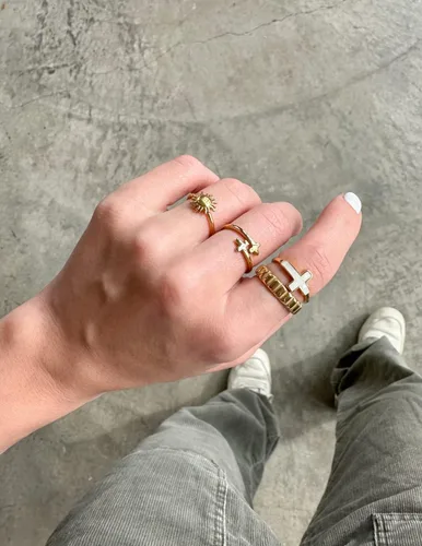 Miniatura 2 de Elevated Faith Anillo cruzado envuelto en oro