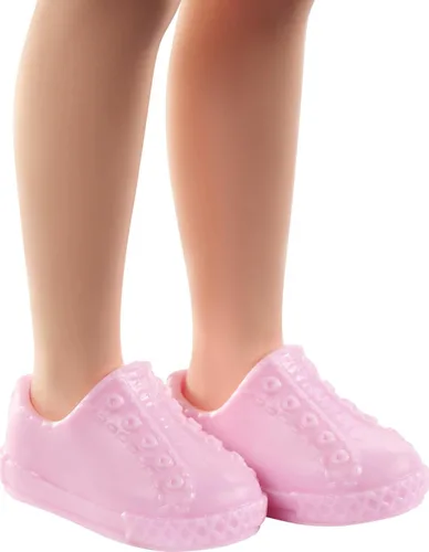 Miniatura 5 de Set de juego Barbie con muñeca morena Chelsea que puede ser doctora y accesorios que incluyen una pizarra, herramientas médicas y adhesivos