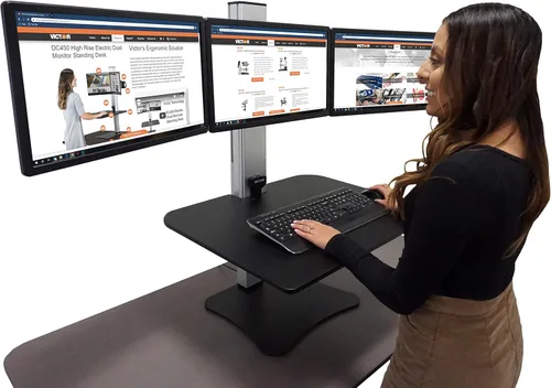 Victor DC475 Convertidor de escritorio elevable eléctrico de triple monitor | Escritorio sit-stand de tres monitores grandes | Superficie de trabajo