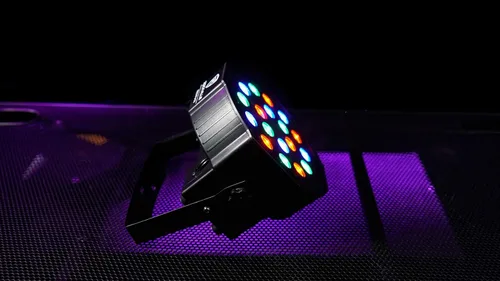 Miniatura 7 de Rockville RockPAR50 24W LED RGB Par puede lavar la luz con DMX, modo activado por sonido, cadena de margarita de potencia, soporte doble para DJs e