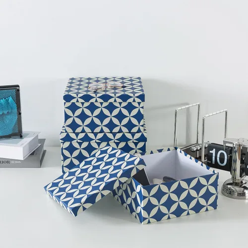 Miniatura 7 de Soul & Lane Juego de 3 cajas decorativas con tapas, cuadradas de 28 cm x 28 cm, de cartón anidadas para decoración del hogar en azul y crema, cajas