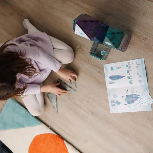 Miniatura 21 de Tytan Toys Disney Frozen - Azulejos magnéticos de castillo de princesa, juego de construcción STEAM de 68 piezas con azulejos con purpurina