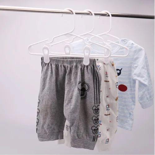 Miniatura 7 de Clips de plástico blancos para colgar – Paquete de 60 clips multiusos para perchas, clips de dedo para perchas de plástico, perchas para pantalones