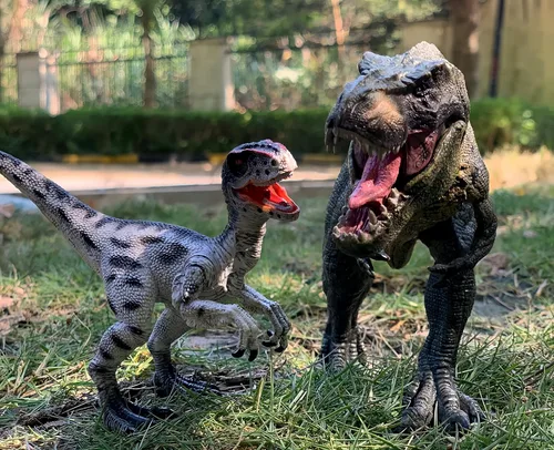 Miniatura 7 de Gemini&Genius Tyrannosaurus Rex y Velociraptor Set con mandíbula movible, juguetes de dinosaurio, figuras de acción del mundo de dinosaurios