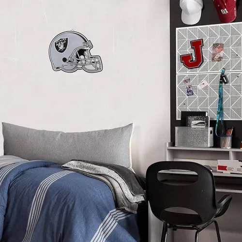 Miniatura 4 de FOCO - Letrero de madera para casco de fútbol americano de Las Vegas Raiders, edición limitada, arte de pared de la NFL en colores del equipo, tiene