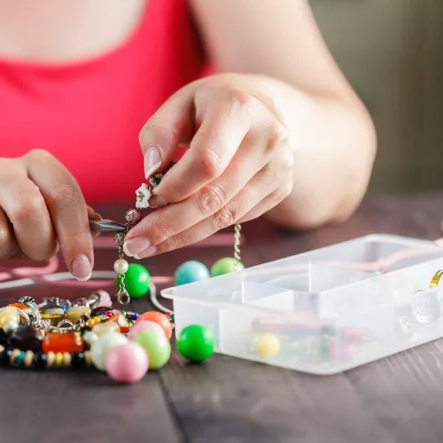 Miniatura 6 de Juego de 580 piezas de accesorios para fabricación de joyas, incluye 250 conectores de anillo de salto abiertos, 250 tapas de extremo de cable Plata