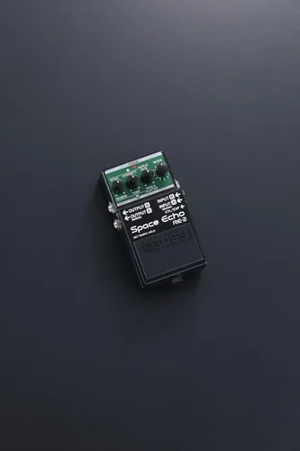 Miniatura 5 de Boss RE-2 Space Echo Delay and Reverb Effects Bundle con cable de instrumento Gearlux, cable de conexión y púas