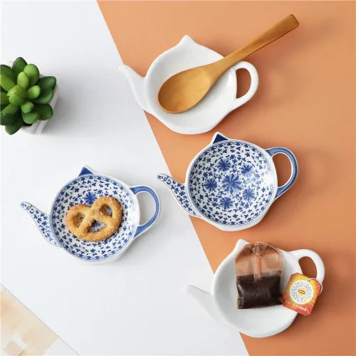 Miniatura 5 de Sizikato 4 portabolsas de té de porcelana azul y blanca para bolsitas de té, posavasos en forma de tetera, cuchara, reposos, aperitivos, plato