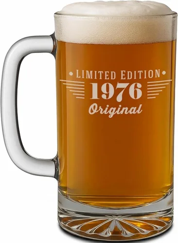 Miniatura 12 de Taza de cerveza de vidrio grabada vintage de 16 onzas, regalos de feliz cumpleaños 50 para él, mujeres, hombres, saludos a convertirse en un hombre