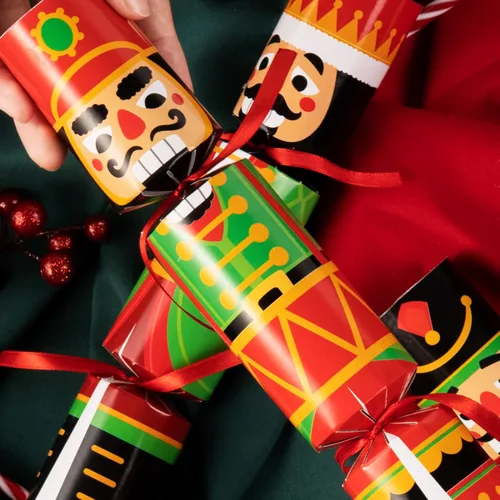 Miniatura 6 de JOYIN 8 piezas de recuerdos de fiesta de Navidad sin enganches, lindos regalos divertidos de diseño de Navidad para niños, incluye sombrero