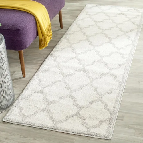SAFAVIEH Amherst Collection AMT420E - Alfombra para pasillo, 2 pies 3 pulgadas x 7 pies, beige y gris claro, diseño de enrejado marroquí, no