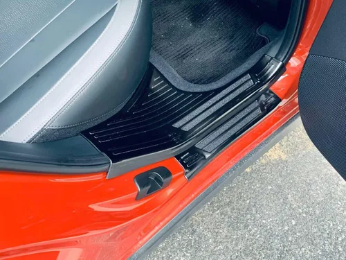 Miniatura 6 de Accesorios de automóvil compatibles con Subaru Crosstrek 2023-2026, placa interior del umbral de la puerta, cubierta protectora de arañazos, marco