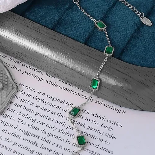 Miniatura 4 de Pulsera de oro de 14 quilates con cinco esmeraldas de corte cuadrado, diseño de pulsera ajustable para cualquier muñeca, regalo elegante para ella