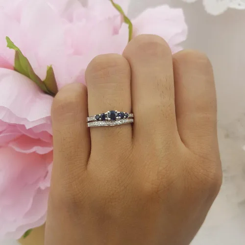Miniatura 5 de Dazzlingrock Collection Juego de anillos de compromiso de 5 piedras para mujer, zafiro azul de 10 quilates, oro blanco