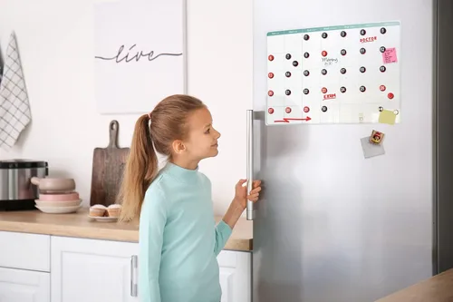 Miniatura 2 de Azulejos magnéticos de doble cara para fecha y día de la semana, juego de números de ferrita extra fuertes para refrigerador, tableros de horarios