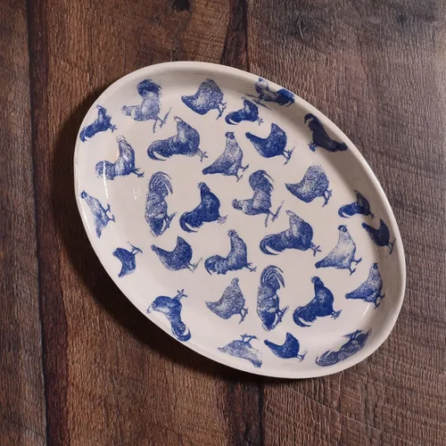 Miniatura 2 de Vintage Chickens - Plato ovalado pequeño, cerámica americana hecha a mano, azul/blanco