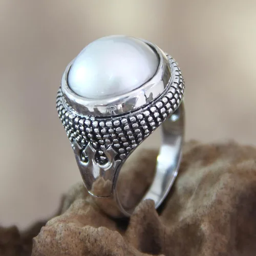 Miniatura 3 de NOVICA Anillo de plata de ley 925 cultivada a mano con perlas de agua dulce cultivadas con piedra natal de Indonesia blanca "Moon Mystique