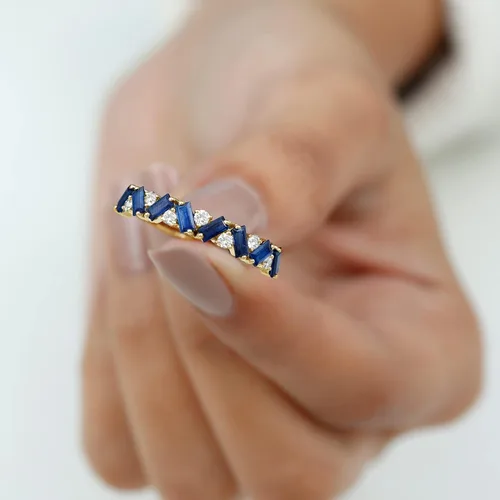 Miniatura 3 de Banda de media eternidad con baguette de zafiro azul certificada con moissanita en oro