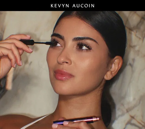 Miniatura 3 de Kevyn Aucoin The Curling Mascara, Black: cepillo de volumen clásico. Tecnología de tubos. Uso todo el día. Libre de grumos y escamas. Maquillador