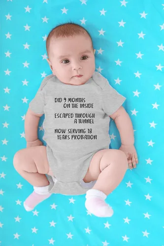Miniatura 10 de CBTwear Did 9 Month, Escaped Through a Tunnel, Serving 18 Years Baby Body Unisex Comfy Humor