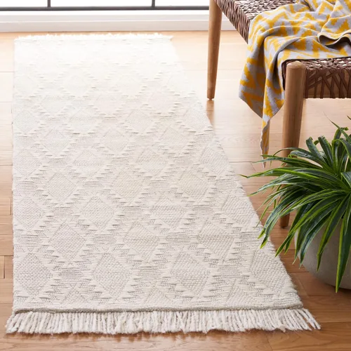 SAFAVIEH Marbella Collection - Alfombra de pasillo de 2 pies 3 pulgadas x 8 pies, color marfil, hecha a mano, de lana con flecos, ideal para zonas