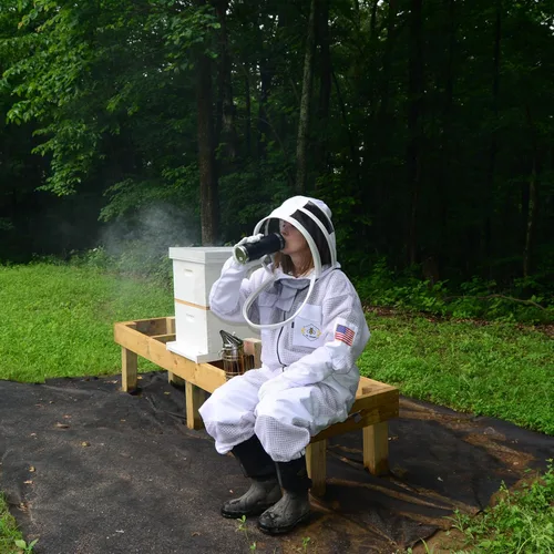 Miniatura 4 de Traje de abeja de 3 capas con velo de esgrima un par de guantes a prueba de picaduras traje de apicultura ventilado Blanco