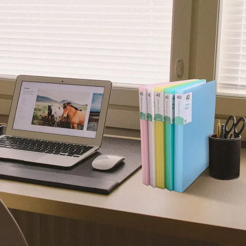 Miniatura 6 de Organizador de carpeta portafolio de 60 bolsillos Phyxin, protectores de hojas para carpeta de 8.5" x 11", carpeta de plástico que muestra 120 Blanco