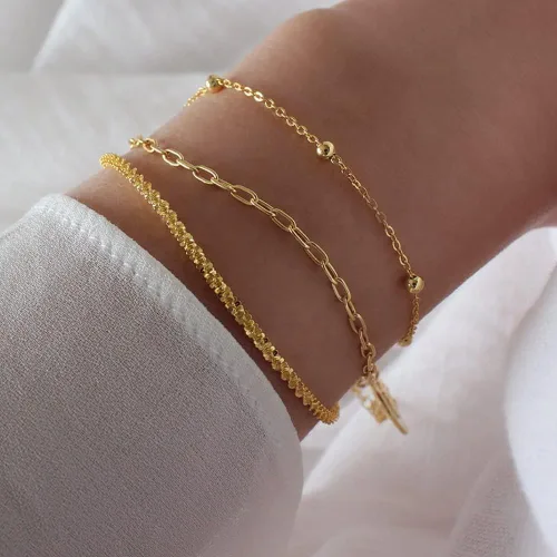 Miniatura 4 de Pulsera delicada de oro para mujer, chapada en oro de 14 quilates, ligera, con diseño de espiga de espiga trenzada, pulsera de malla, dije