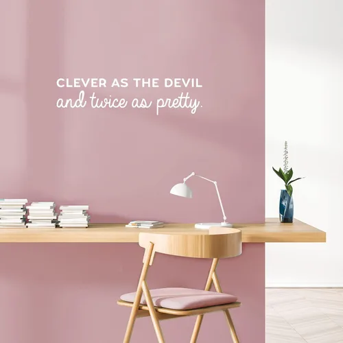 Vinilo adhesivo de pared – Clever As The Devil And Twice As Pretty – 8 x 31.5 pulgadas – Moda Sarcástica divertida femenina inspiradora broma