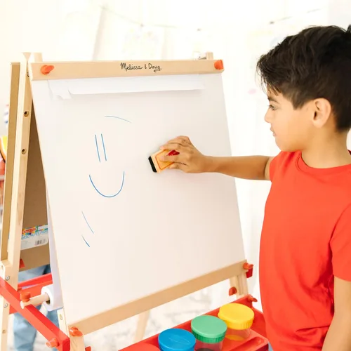 Miniatura 2 de Melissa & Doug Juego de accesorios de caballete – pintura, vasos, pinceles, tiza, papel, marcador de borrado en seco – Certificado FSC