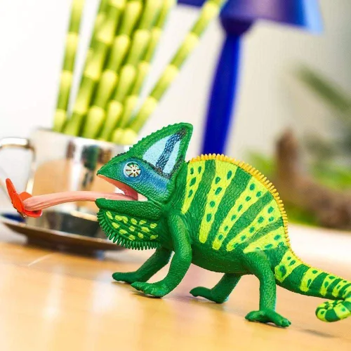 Miniatura 3 de Safari Ltd. Figura de camaleón velado, figura detallada de modelo de 9.25 pulgadas, juguete educativo para niños, niñas y niños a partir de 3 años
