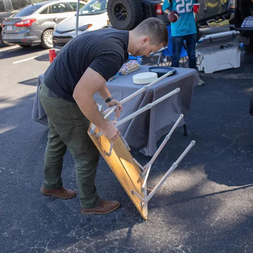 Miniatura 4 de Camco Mesa plegable Cuenta con parte superior de bambú natural y patas de aluminio plegables para almacenamiento y organización de caravanas
