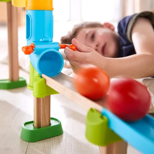 Miniatura 6 de HABA Kullerbu Traffic Jam Ball Track Juego de 33 piezas con embudo