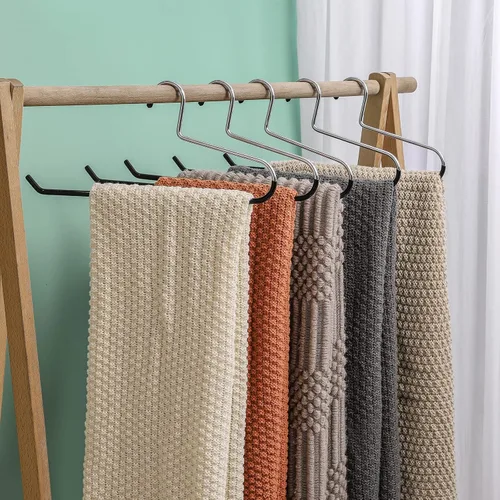 Miniatura 7 de VASLIM Perchas extra anchas para cortinas y mantas, revestidas en vinilo negro resistente y antideslizante - Soporta hasta 40 libras - Ideal