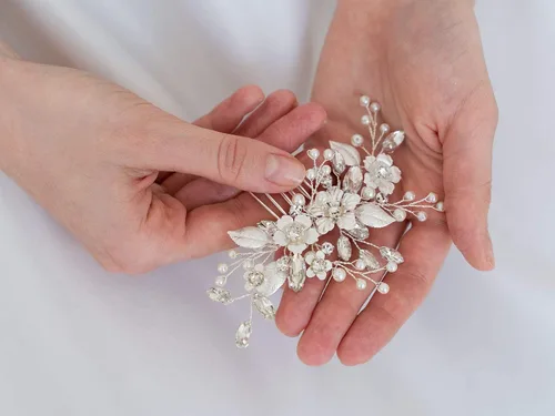 Miniatura 4 de SWEETV Peine de pelo de novia plateado para accesorios de cabello de boda, hecho a mano con cristales, perlas y hojas, 4.72 x 2.75 pulgadas