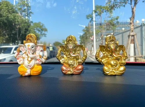 Miniatura 4 de alikiki Estatua de Dios indio Señor Ganesh – Dios hindú Golden Ganesha Figuras de ídolo para decoración de tablero de automóvil, regalo hindú indio