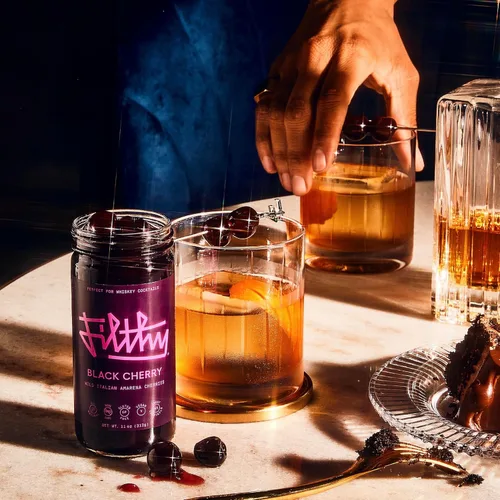 Miniatura 3 de Kit de Cóctel de Whisky de Cereza Negra Filthy, Kit de Cóctel Premium para Cócteles al Estilo Antiguo y Cócteles Manhattan en Casa, Incluye Sirope