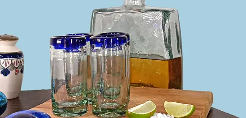 Miniatura 9 de Specialty - Vasos de tequila mexicanos, soplados a mano con color y textura únicos, juego de 4 piezas (borde azul)