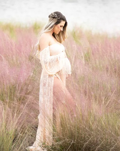 Miniatura 3 de Saslax Vestido de maternidad de encaje elástico suave con hombros descubiertos y doble abertura en línea A para sesión de fotos