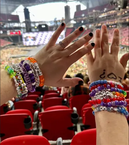 Miniatura 9 de YDJIA 5 pulseras Taylor Swiftie Joyería para la Eras Music Amistad Pulseras Amante Rojo Speak Now Fearless Swiftie Album Jewelry Eras Tour