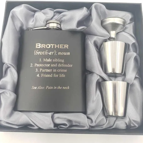 Best Brother Ever - Divertido juego de regalo de 7 onzas para hombres, regalo de cumpleaños de acero inoxidable para hermano de hermana, Rakhi