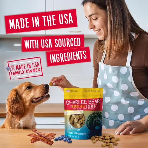 Miniatura 4 de Charlee Bear Crunch Golosinas para Perros Sin Granos, Tocino y Arándanos, Bolsa Resellable de 8 Onzas, Golosinas de Entrenamiento Bajas en Calorías