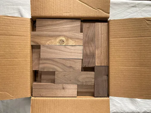 Miniatura 12 de Cajas de tablas de desechos sobrantes.
