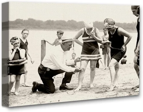 Miniatura 11 de Fotografía vintage de The Bathing Suit Cop de 11 x 14 pulgadas, impresión sin marco, escena histórica de la playa de los años 20, divertida