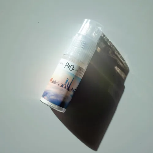 Miniatura 4 de R+Co Skyline Dry Champú en polvo Refresca dramáticamente, acondiciona sin peso + textura Vegano + libre de crueldad 1.0 onzas