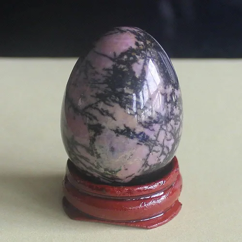 Miniatura 14 de Huevo de cristal de cuarzo rosa con piedras preciosas mixtas de 1.575x1.181 in con soporte de madera para decoración del hogar
