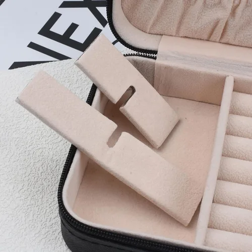 Miniatura 4 de EBUTY Joyero de viaje mini organizador portátil para anillos, aretes, collares, regalos para niñas y mujeres, color negro